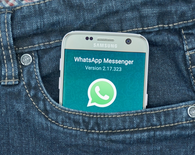 Vecāku WhatsApp grupas: palīgrīks vai negāciju izlādes vieta?